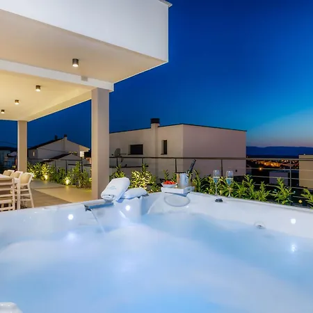 빌라 Deluxe With Swimming Pool, Whirlpool On The Roof Terrace With A Beautiful Sea View - By Traveler Tourist Agency Krk Id 2125 I