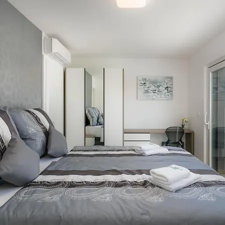 Deluxe With Swimming Pool, Whirlpool On The Roof Terrace With A Beautiful Sea View - By Traveler Tourist Agency Krk Id 2125 I Sveti Vid-Miholjice
