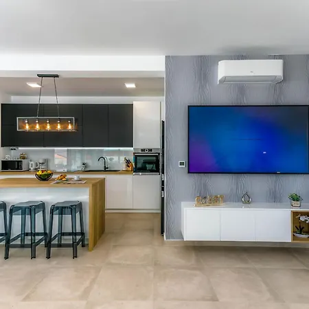 빌라 Deluxe With Swimming Pool, Whirlpool On The Roof Terrace With A Beautiful Sea View - By Traveler Tourist Agency Krk Id 2125 I