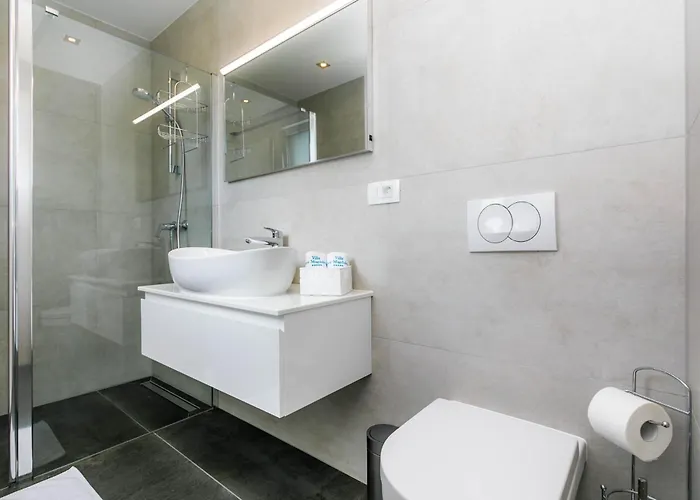빌라 Deluxe With Swimming Pool, Whirlpool On The Roof Terrace With A Beautiful Sea View - By Traveler Tourist Agency Krk Id 2125 I *