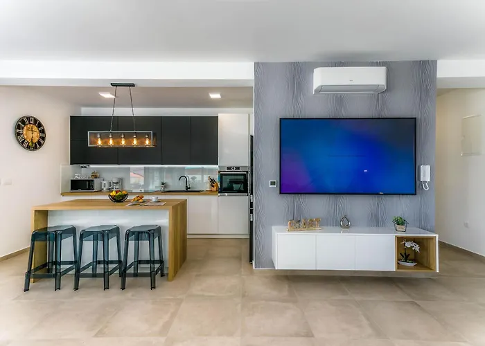 빌라 Deluxe With Swimming Pool, Whirlpool On The Roof Terrace With A Beautiful Sea View - By Traveler Tourist Agency Krk Id 2125 I