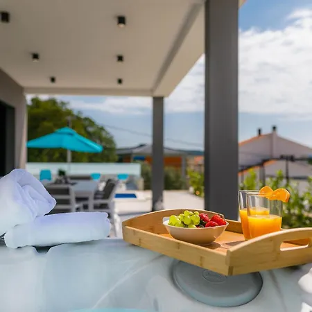 Deluxe With Swimming Pool, Whirlpool On The Roof Terrace With A Beautiful Sea View - By Traveler Tourist Agency Krk Id 2125 I Vila *