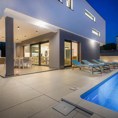 Deluxe With Swimming Pool, Whirlpool On The Roof Terrace With A Beautiful Sea View - By Traveler Tourist Agency Krk Id 2125 I Sveti Vid-Miholjice