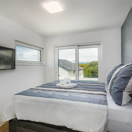 Deluxe With Swimming Pool, Whirlpool On The Roof Terrace With A Beautiful Sea View - By Traveler Tourist Agency Krk Id 2125 I Vila