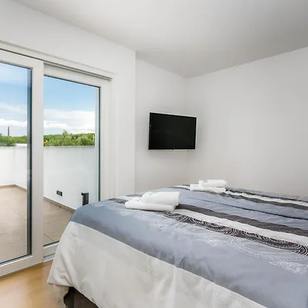 Vila Deluxe With Swimming Pool, Whirlpool On The Roof Terrace With A Beautiful Sea View - By Traveler Tourist Agency Krk Id 2125 I