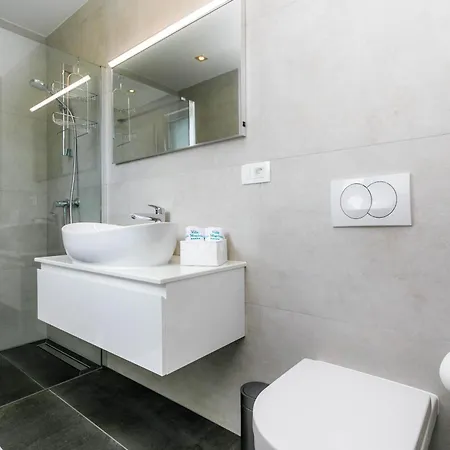 Villa Deluxe With Swimming Pool, Whirlpool On The Roof Terrace With A Beautiful Sea View - By Traveler Tourist Agency Krk Id 2125 I *