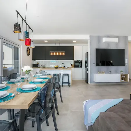 Villa Deluxe With Swimming Pool, Whirlpool On The Roof Terrace With A Beautiful Sea View - By Traveler Tourist Agency Krk Id 2125 I Sveti Vid-Miholjice